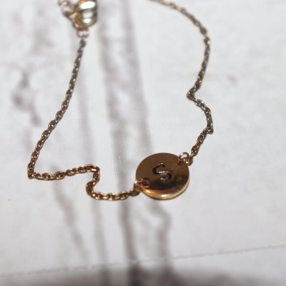 Beautiful gold S initial charm bracelet Adjustable 6-8" - Picture 3 of 5